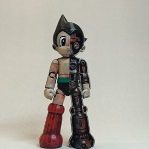 Figurine Astro Boy impression 3D finition jouet ancien usé, vue de face, atelier Brut de Pop