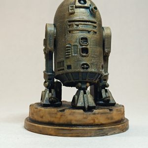 Figurine R2-D2 Star Wars impression 3D finition bronze antique faite main, vue de face.