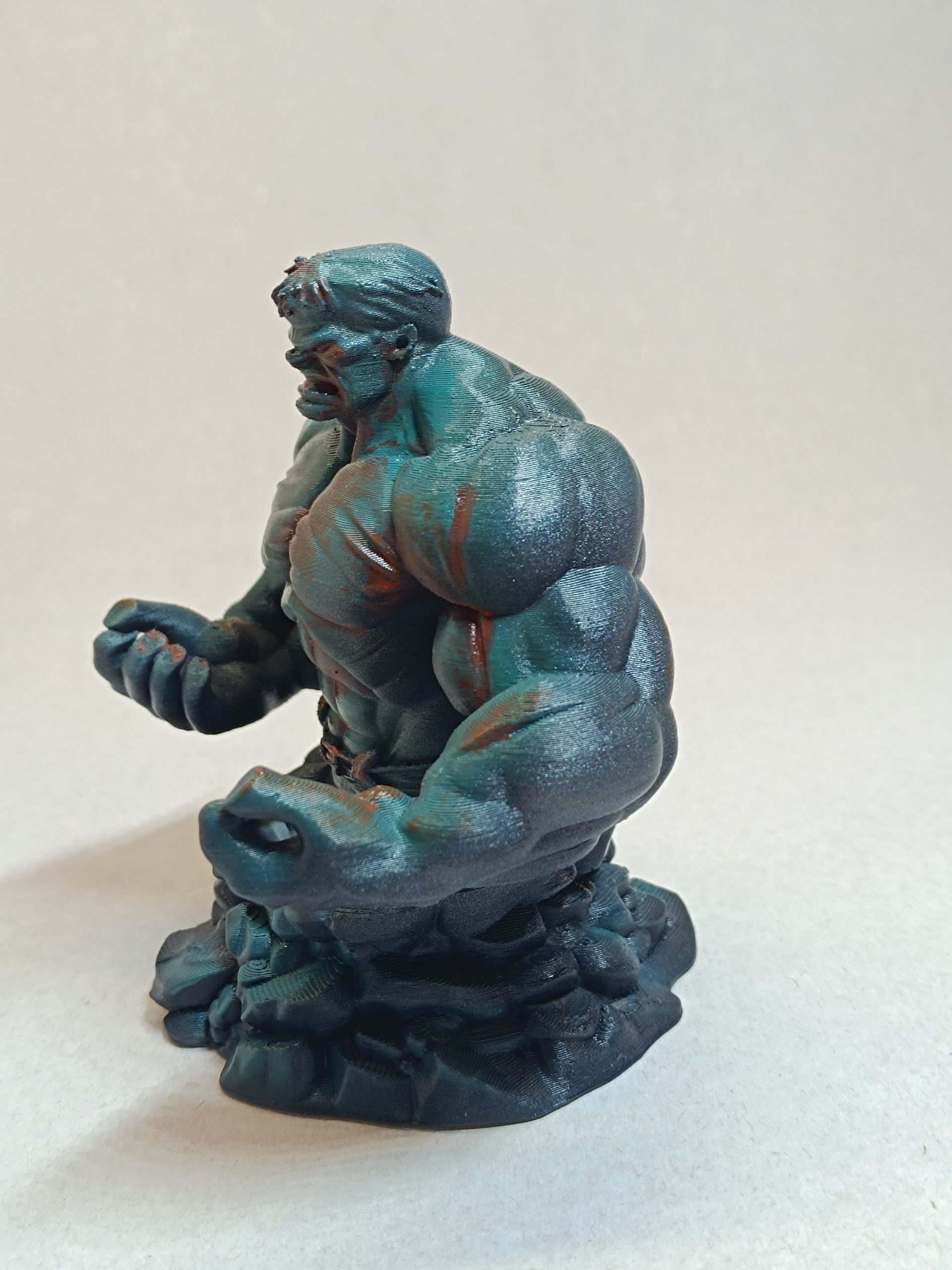 Figurine Hulk effet acier usé - Statuette Comics | Brut de Pop – Image 6