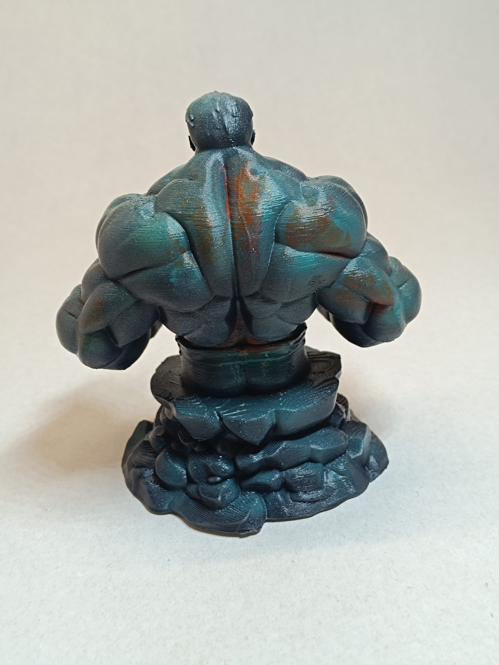 Figurine Hulk effet acier usé - Statuette Comics | Brut de Pop – Image 4