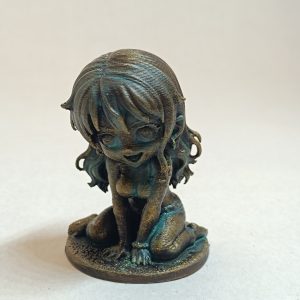 Figurine Nami Chibi impression 3D aspect bronze antique finition main.