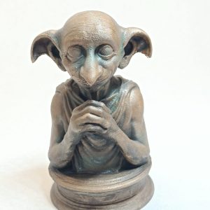 Photo de la figurine Dobby aspect bronze antique, vue de face sur fond neutre.