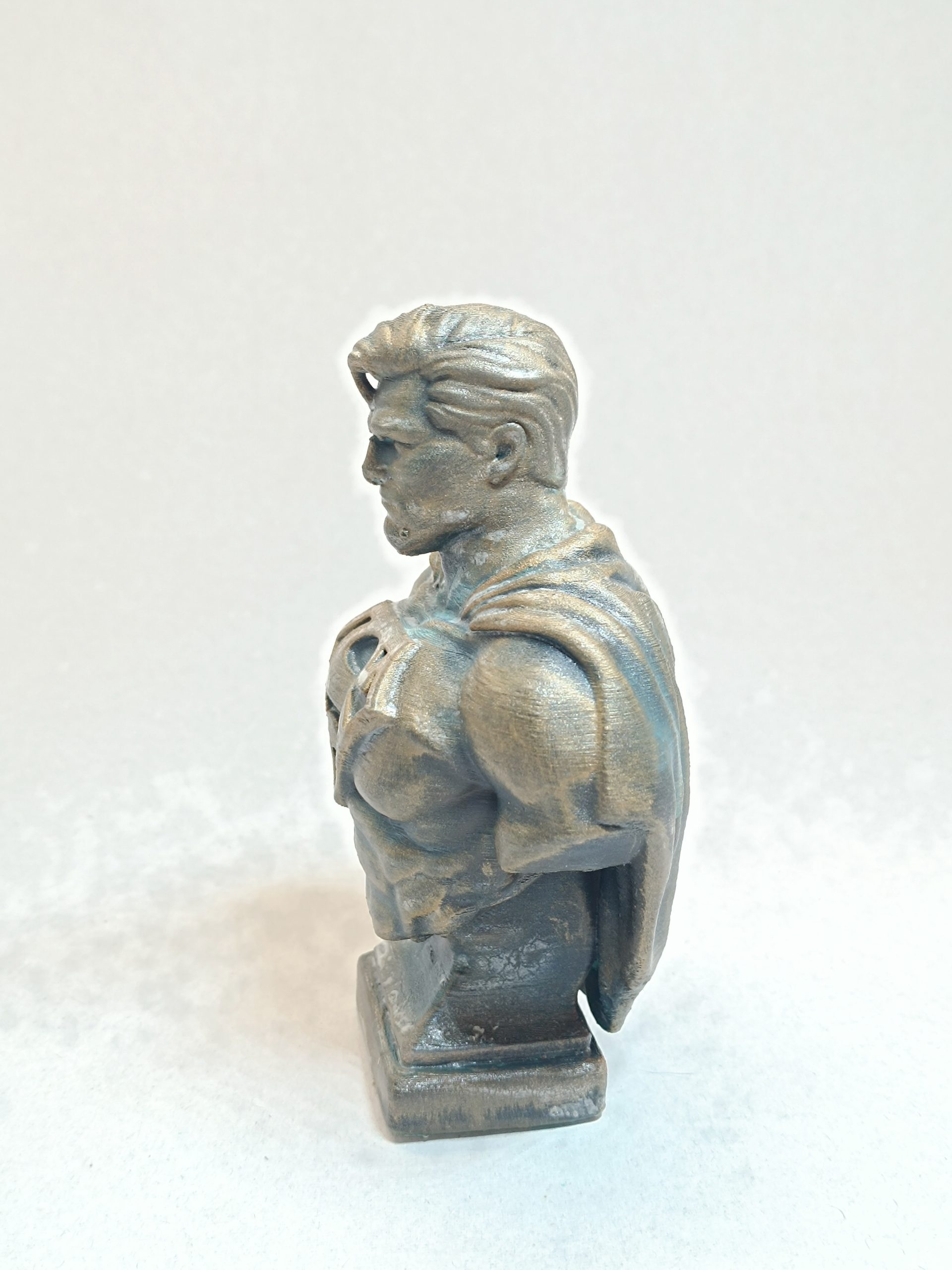Figurine Superman effet bronze antique - Statuette Comics | Brut de Pop – Image 3