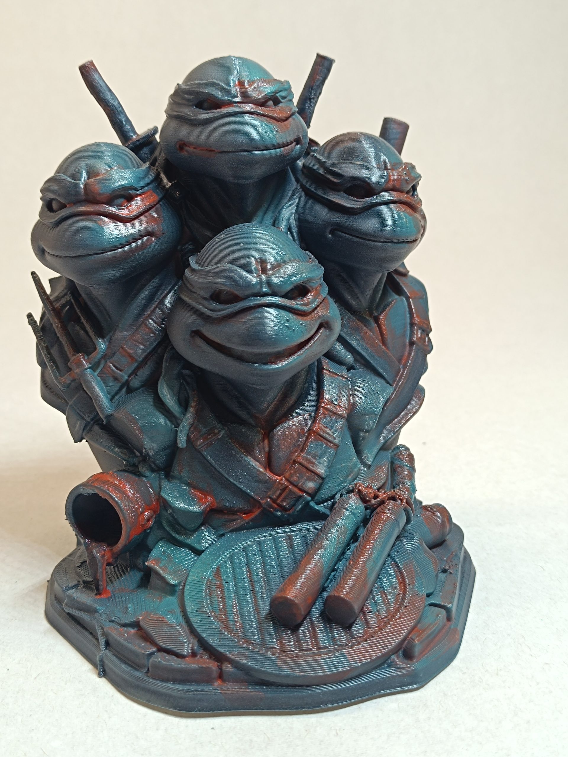 Diorama Tortues Ninja en impression 3D avec finition effet acier usé et brossé.
