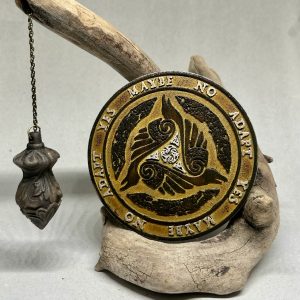 Planche de radiesthésie Valknut & Triskel 10 cm – Effet Bois & Métal