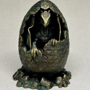 Figurine Bébé Dragon dans son Œuf – Effet Bronze