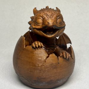 Bébé Dragon dans son Œuf – Figurine Décorative Effet Bois