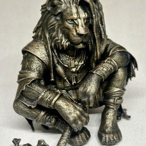 Figurine Lion Aventurier – Finition Bronze Antique Patiné